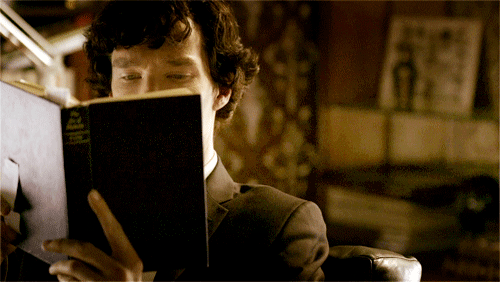 Sherlock Homes reading Benedict Cumberbatch